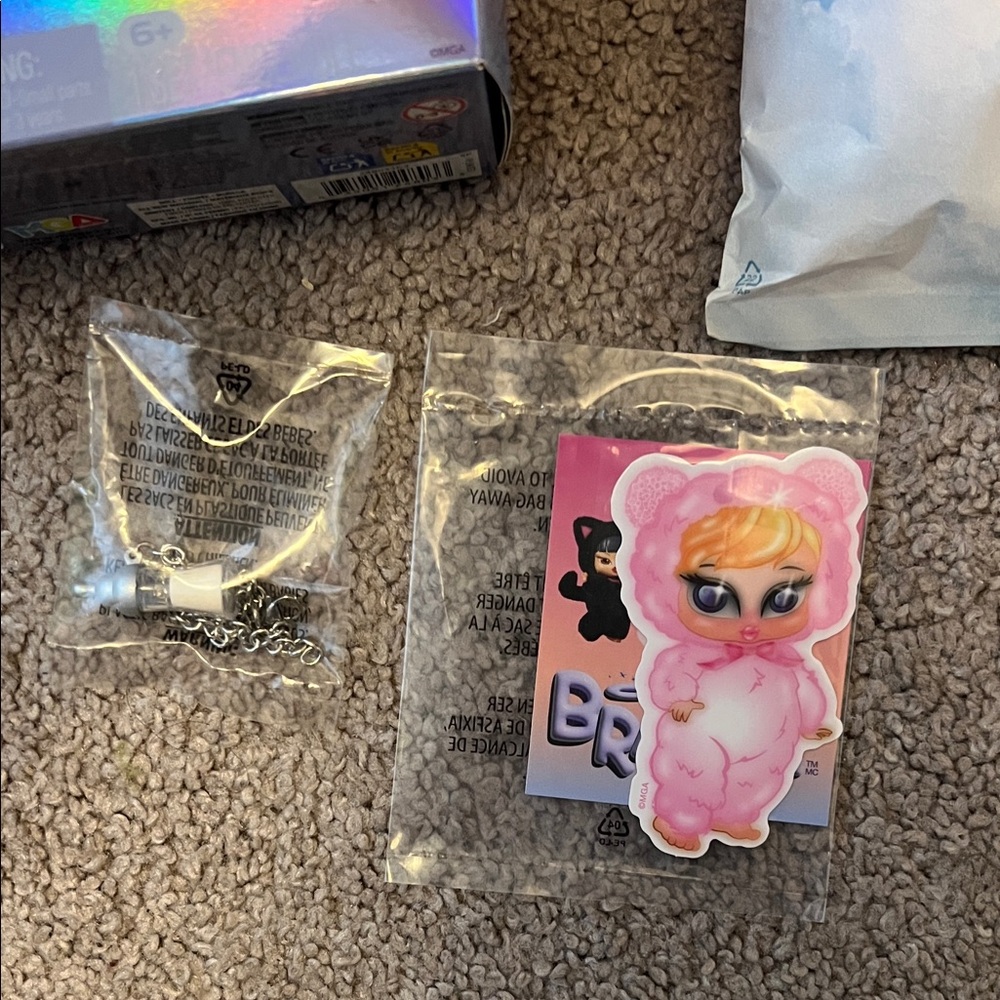 Bratziez Angel Chloe Doll with Accessories - Picture 3 of 4